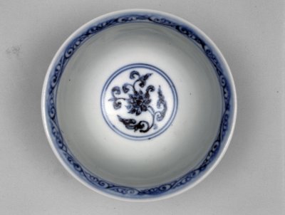 图片[2]-Blue and white rose bowl with broken branches-China Archive